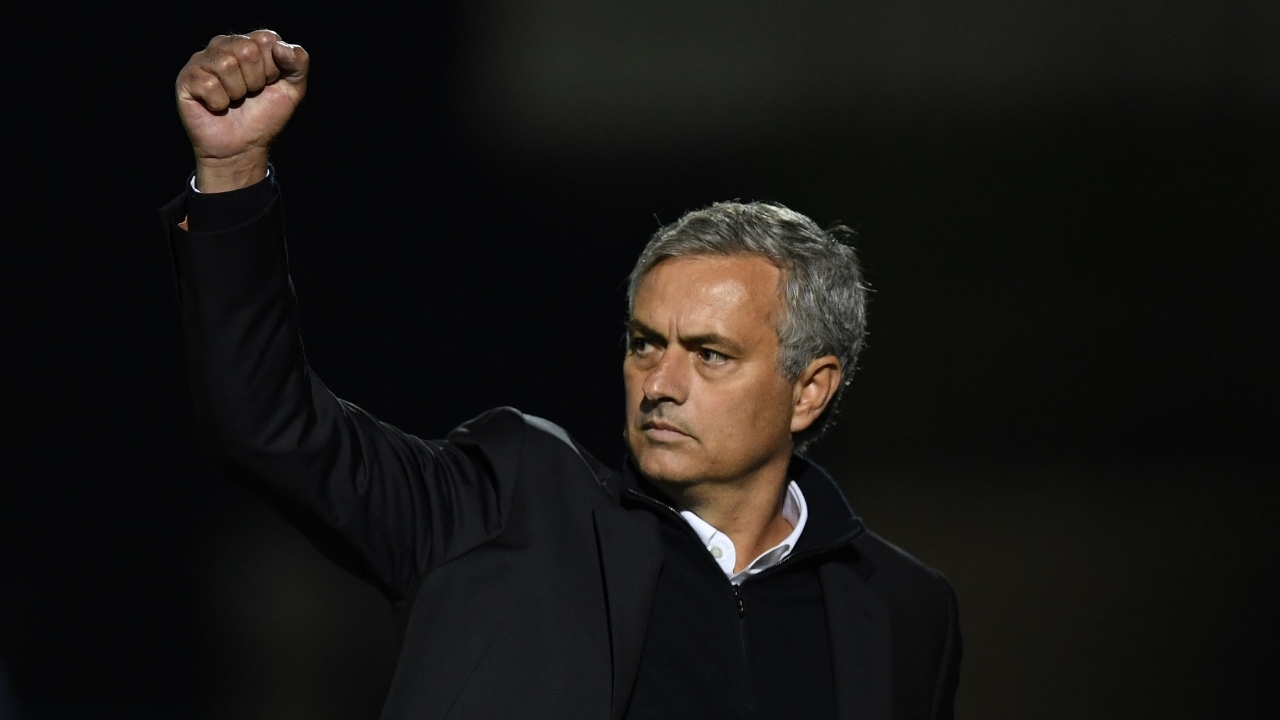 曼联狂丢21球暴露防守隐患，明夏抢免费英超铁卫！阿莫林欲签嫡系