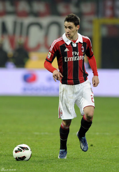 齐达内上海弄堂和樊振东打乒乓球 莫德里奇马塞洛皇马功勋球员点赞