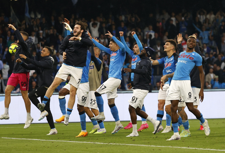 广东队在CBA俱乐部杯首战遭遇惨败，落后山西14分，外援表现不佳，失误频繁，防守被压制。