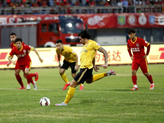 名记：字母最近向队友强调专注篮球的重要性，别被外界声音干扰