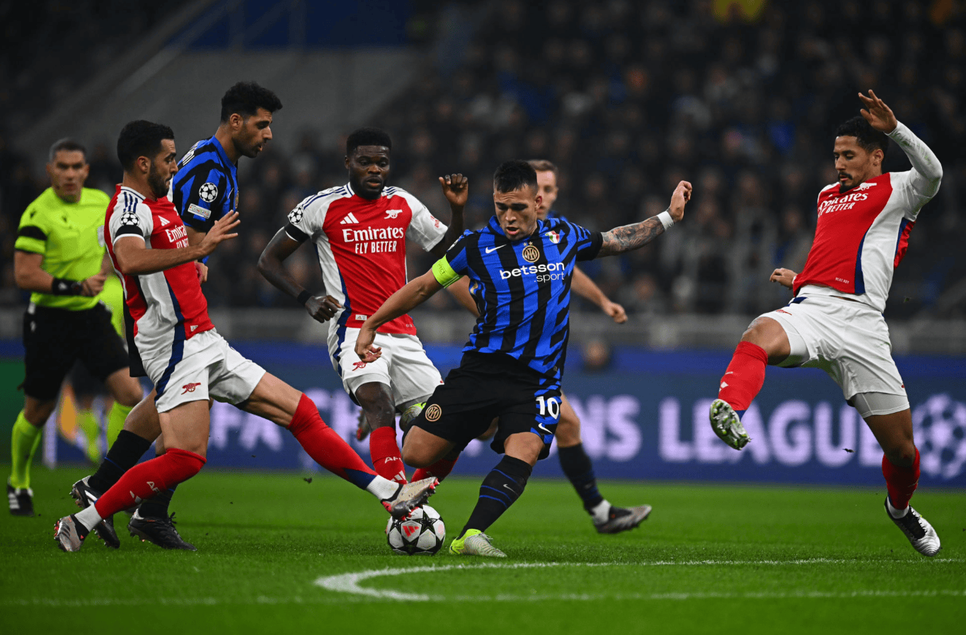 记者：拜仁考虑通过引进巴莱巴以顶替去向未明的格雷茨卡