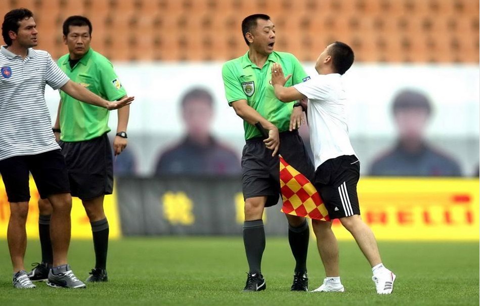 凌空抽射太炸裂了