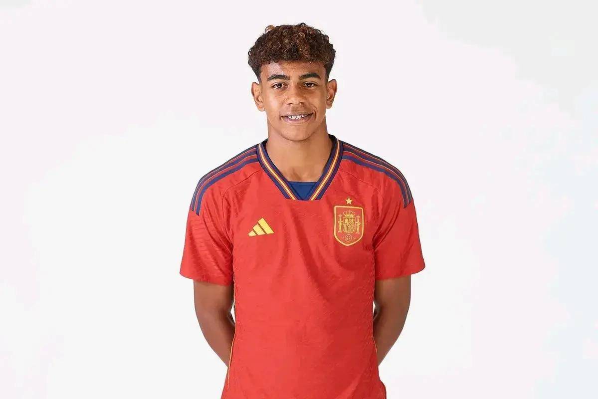 那不勒斯主场迎战尤文图斯，两队积分相近，那不勒斯伤兵满营，主场难胜尤文，可能战平。